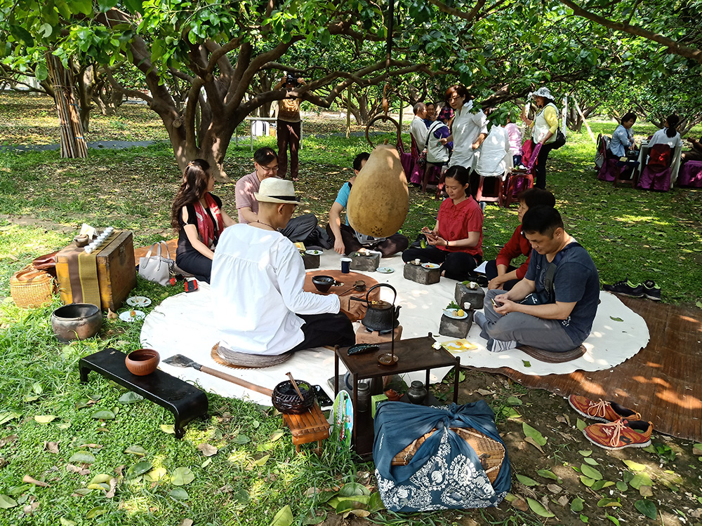 Tea ceremony in Pomelo Flowers & Art Festival